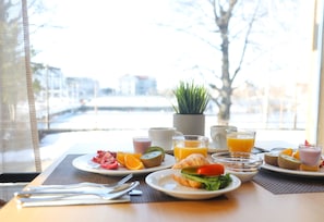 Free daily buffet breakfast