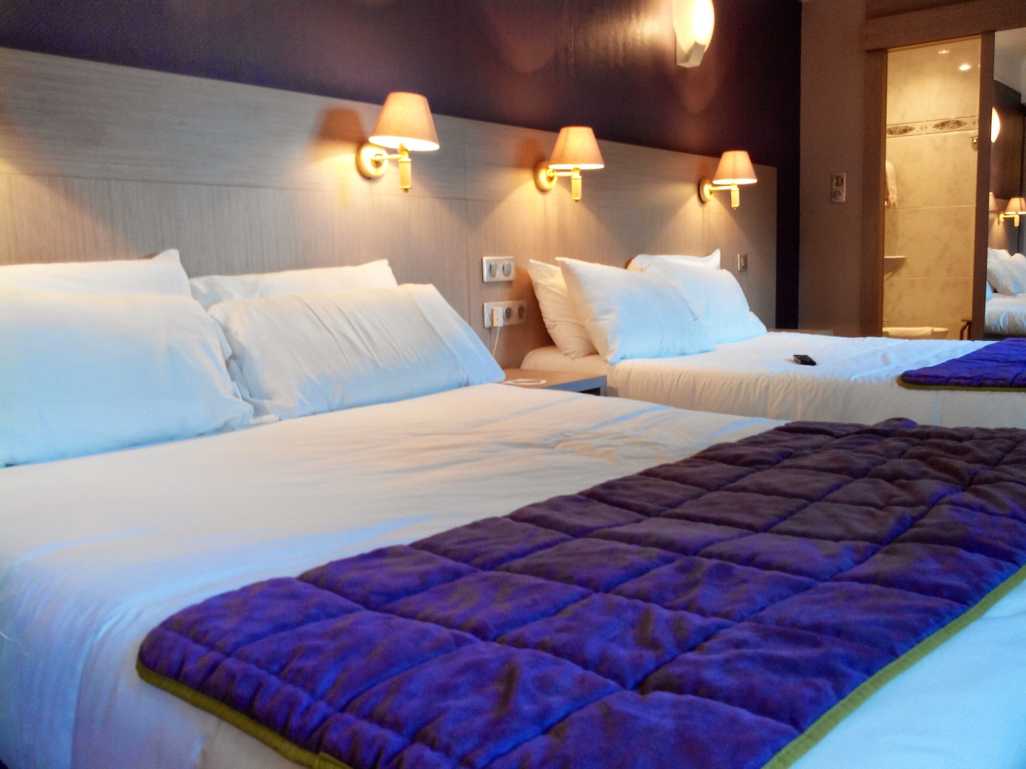 Ropa de cama de alta calidad y colchones con acolchado adicional