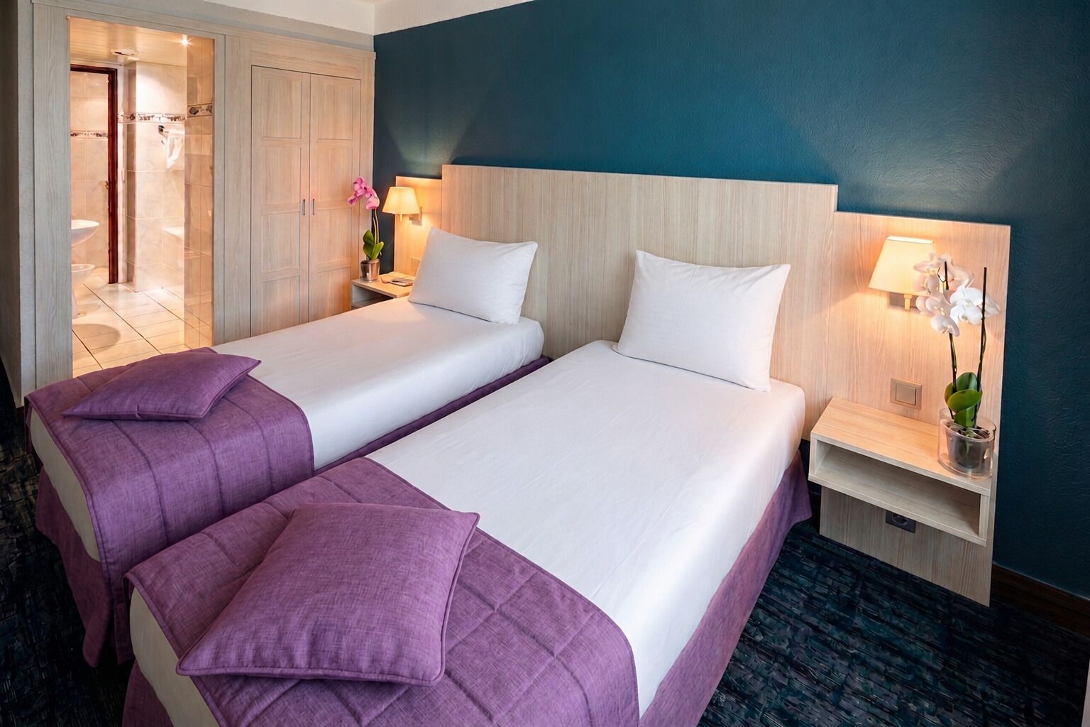 Comfort Double or Twin Room | Premium bedding, pillow-top beds, in-room safe, desk