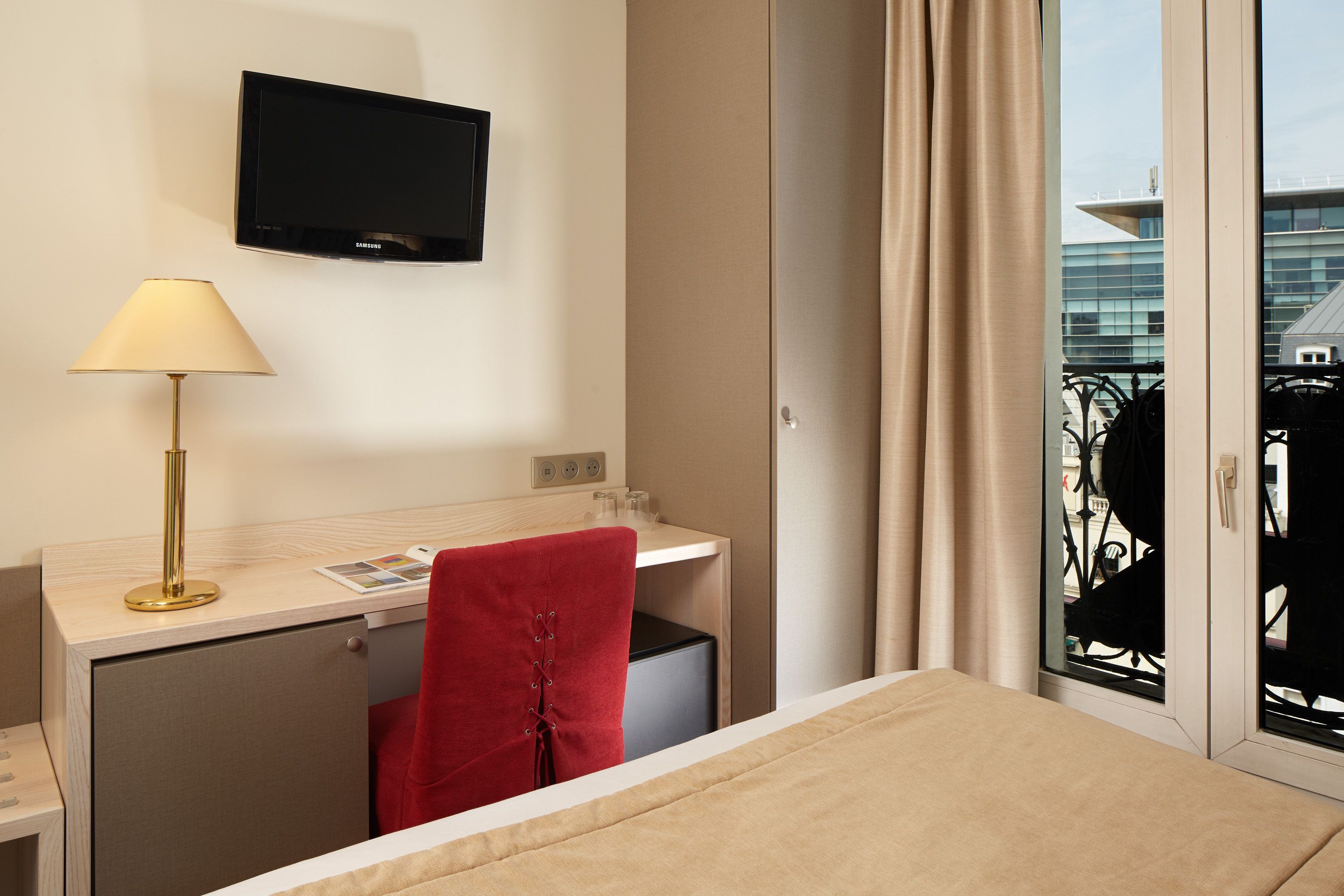 1 bedroom, in-room safe, desk, soundproofing