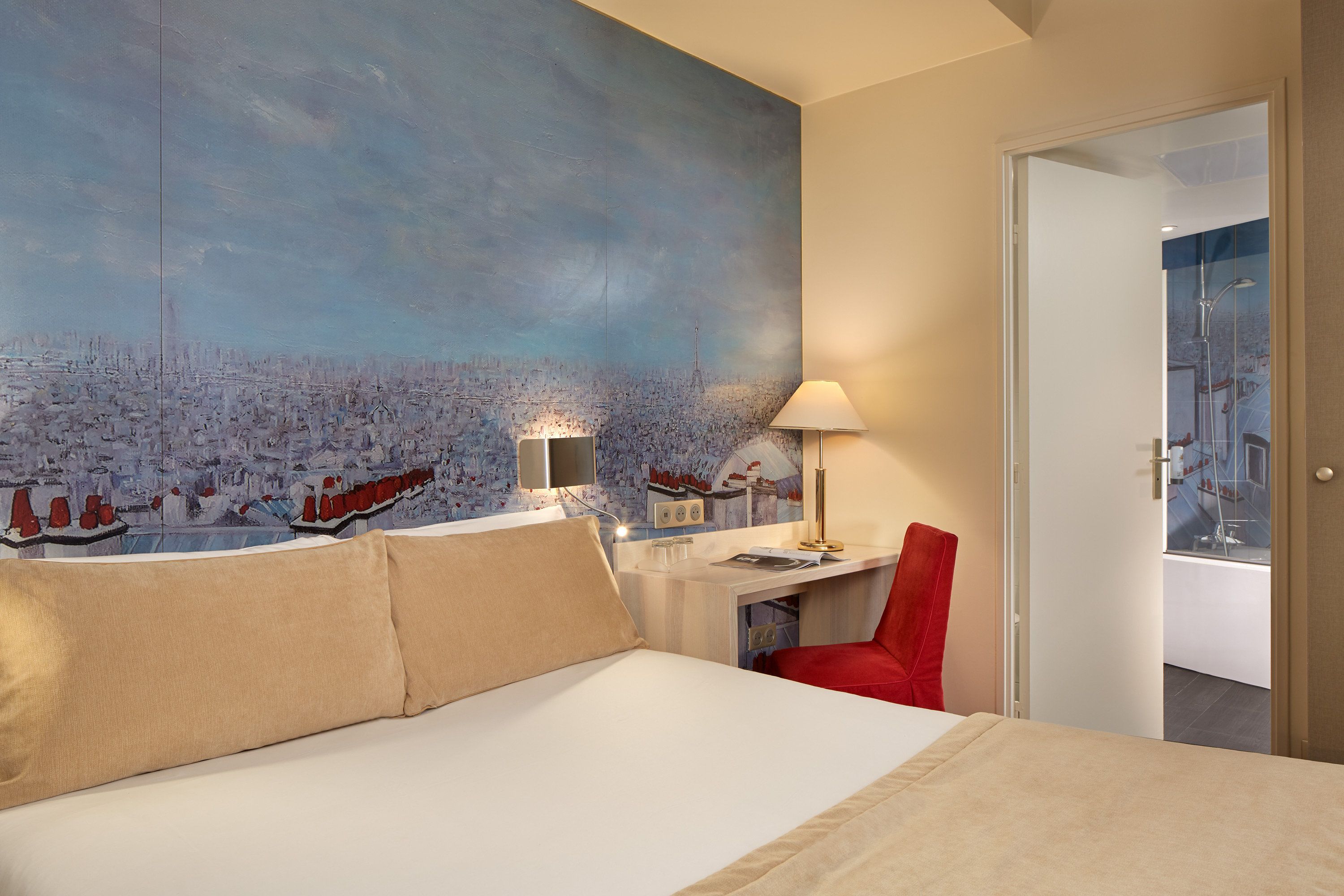 double room | 1 bedroom, in-room safe, desk, soundproofing