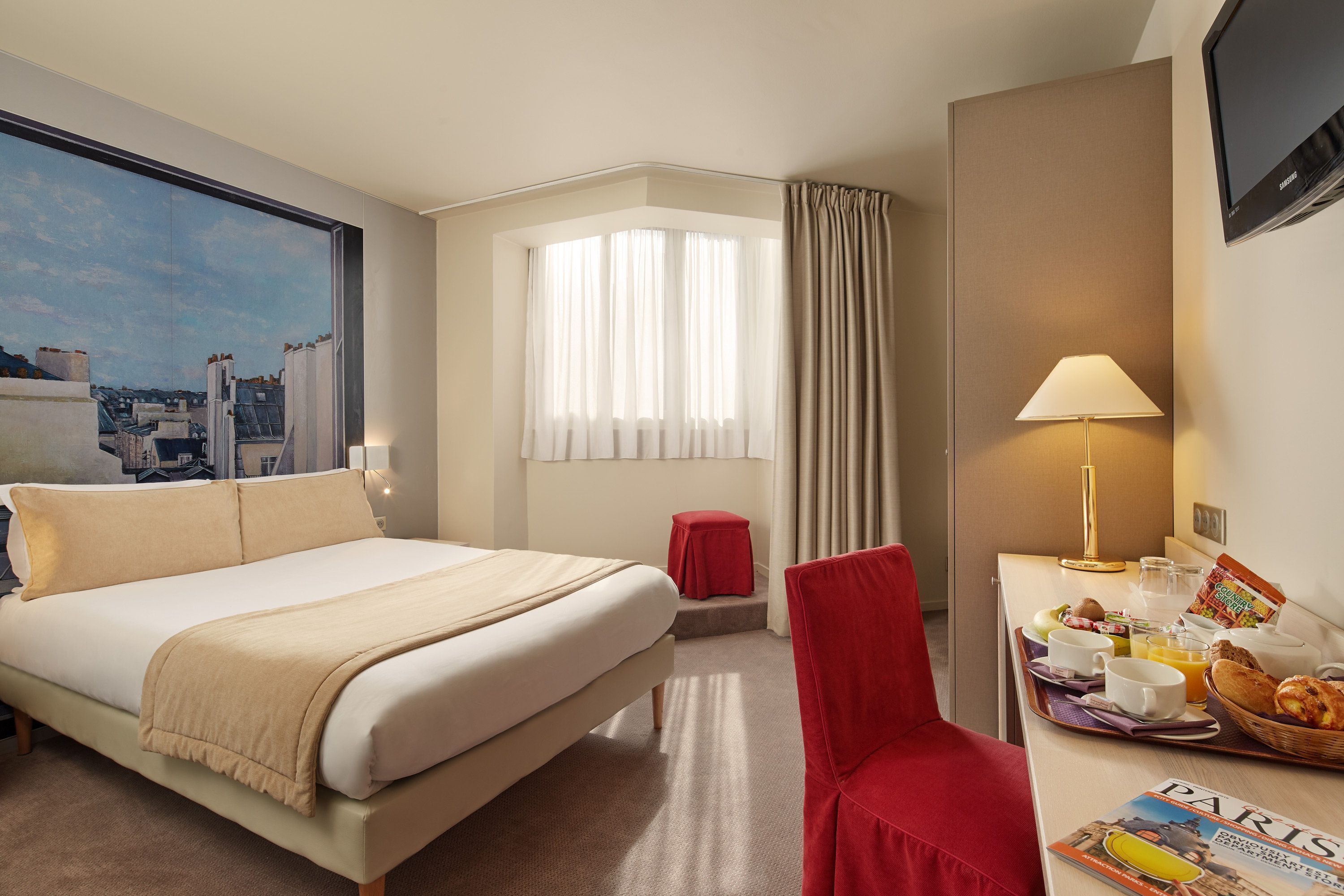 1 habitación, caja de seguridad en la habitación y escritorio 