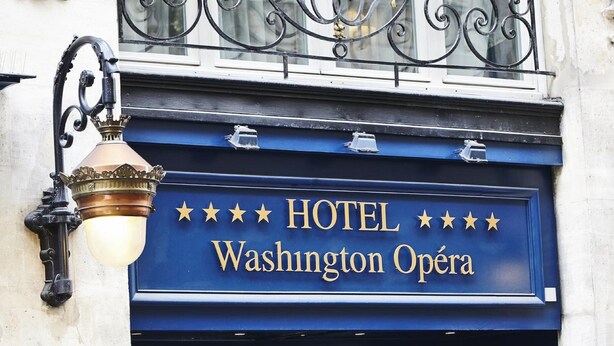 A blue sign with "HOTEL Washington Opéra" and five stars, indicating a five-star hotel. - Golden Tulip Washington Opéra (Paris)