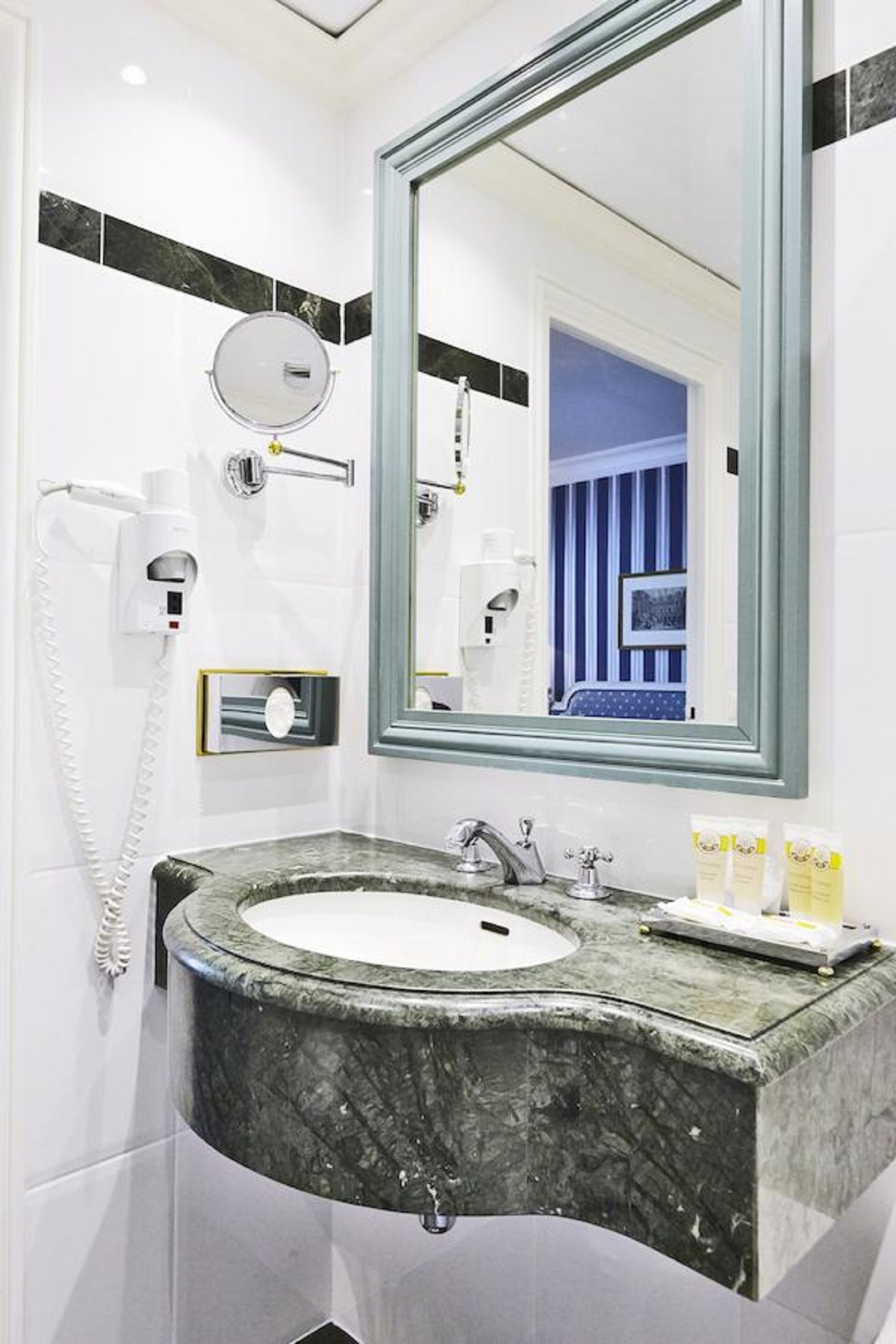 combined shower/bathtub, designer toiletries, hair dryer, towels