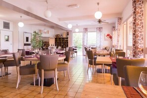 Lunch and dinner served, French cuisine - Comfort Hotel Valence (Valence)