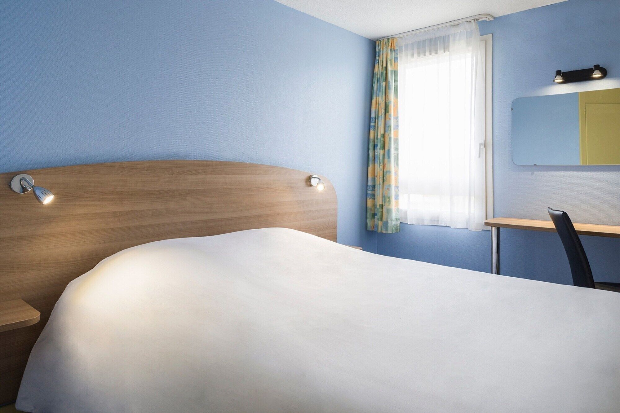 Iron/ironing board, free cribs/infant beds, rollaway beds, free WiFi