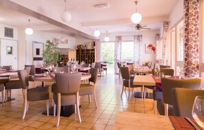 Lunch and dinner served, French cuisine