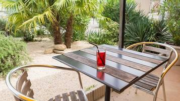 Lunch and dinner served, French cuisine