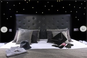 Κλινοσκεπάσματα υψηλής ποιότητας, κρεβάτια Select Comfort, μίνι μπαρ 