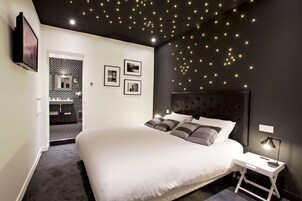 Deluxe Suite, Jetted Tub | Premium bedding, Select Comfort beds, minibar, in-room safe