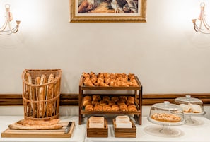 Petit déjeuner buffet (20 EUR par personne)