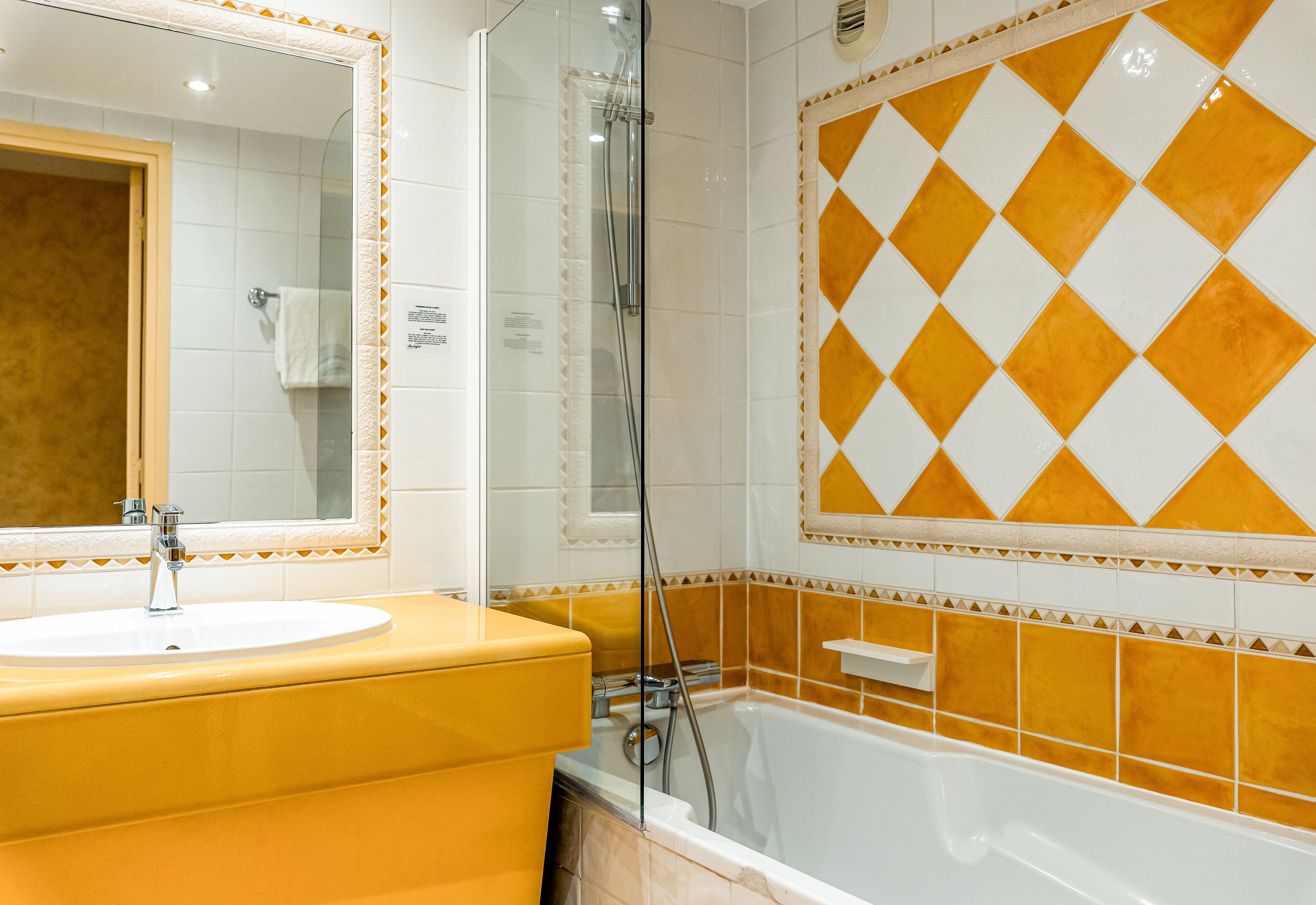 superior room | bathroom | free toiletries, hair dryer, towels