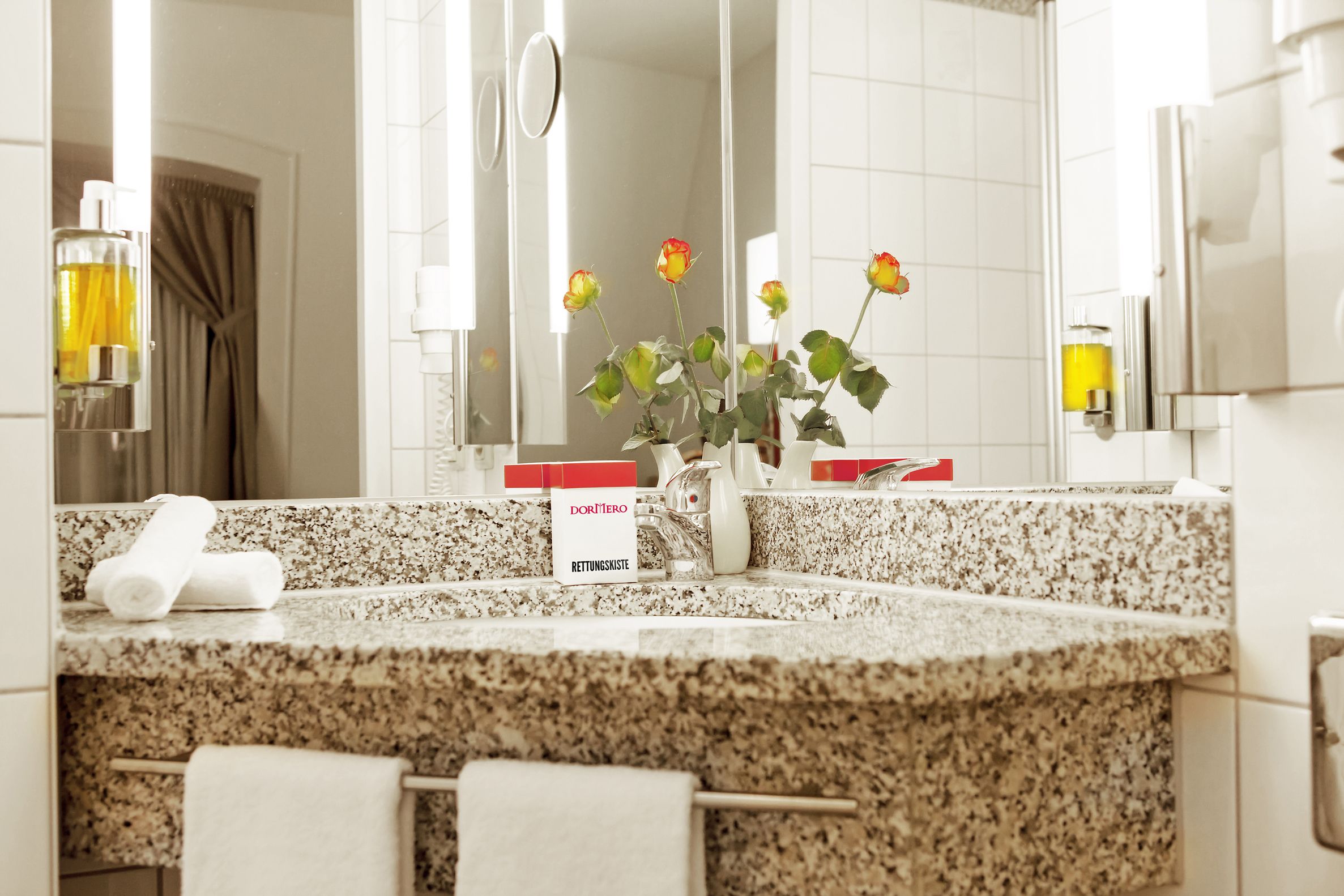 Ducha, artículos de tocador gratuitos, secador de pelo, toallas