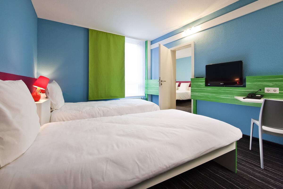 Standard Suite, 2 Double Beds, Connecting Rooms | Desk, iron/ironing board (on request), WiFi (free), bed sheets