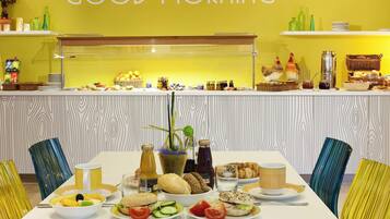 Desayuno (con cargo)