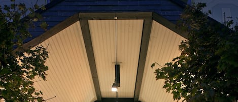 Façade de l’hébergement - soirée/nuit