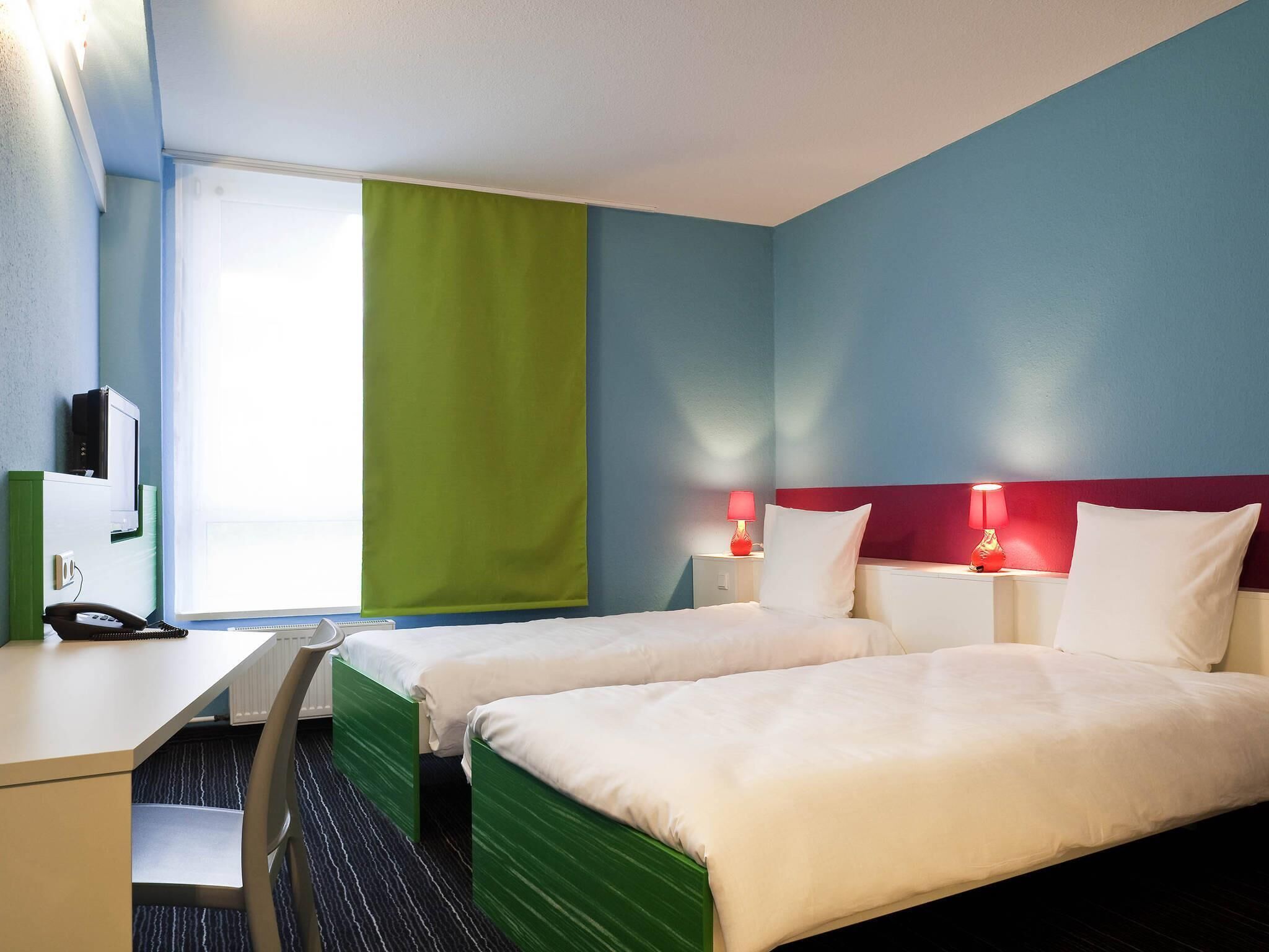 Standard Room, 2 Single Beds | Desk, iron/ironing board, free WiFi, bed sheets