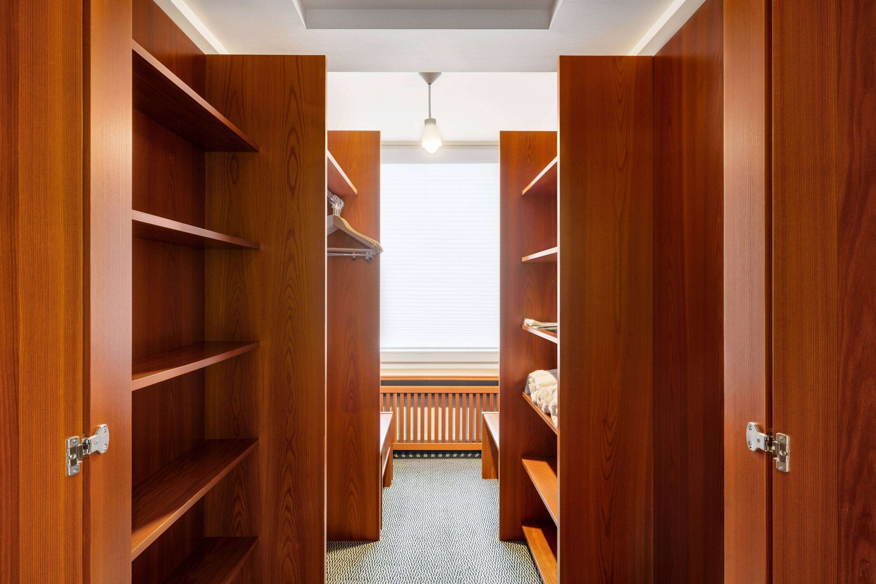 suite | premium bedding, in-room safe, desk, laptop workspace