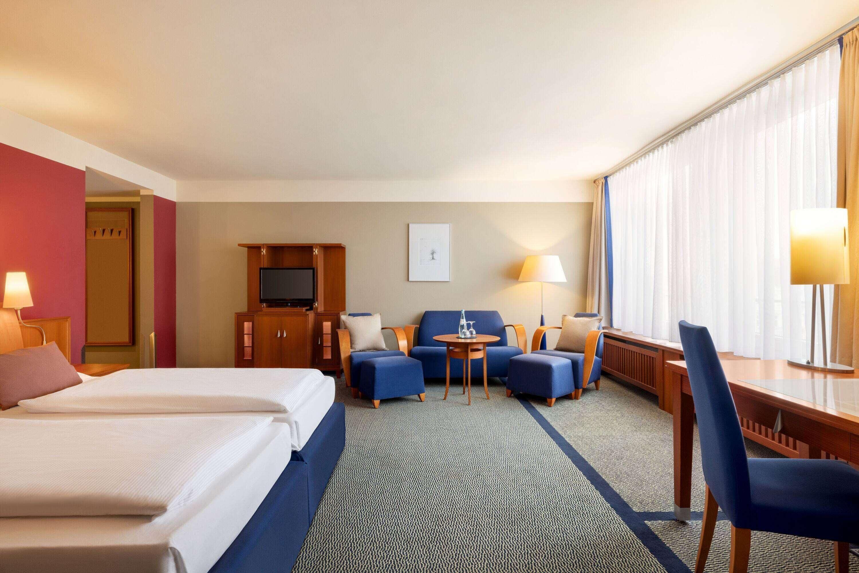 Premium bedding, in-room safe, desk, laptop workspace