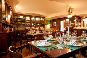 Lunch and dinner served, Regional cuisine