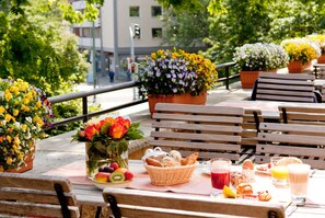 Der serveres morgenmad, frokost og aftensmad