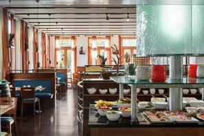 Breakfast, lunch and dinner served - Hotel Remarque (Osnabrueck)