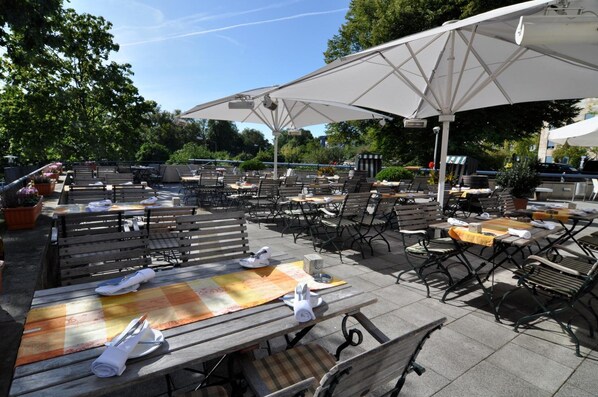 Breakfast, lunch and dinner served