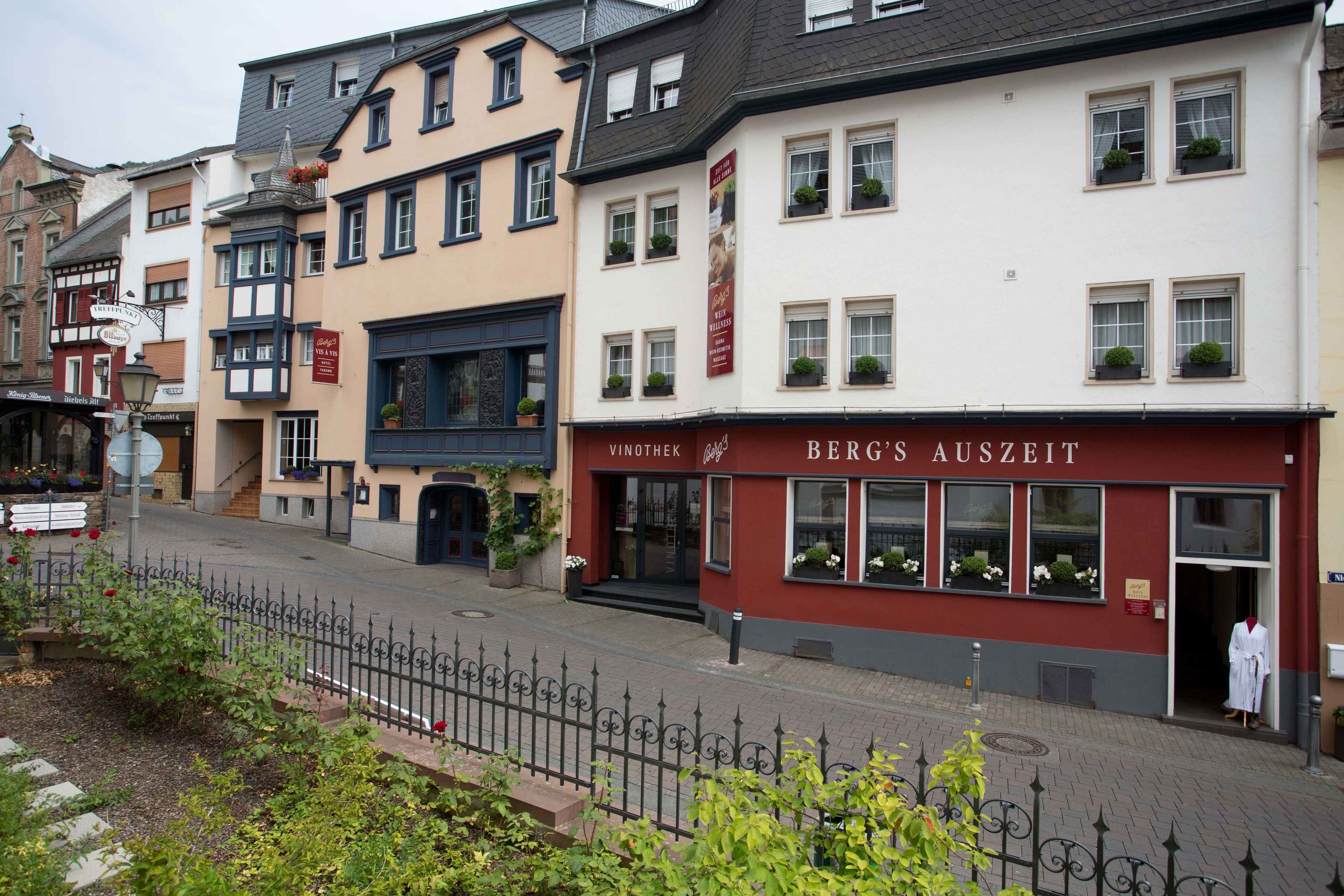 sauna, steam room, body treatments, aromatherapy, hot stone massages