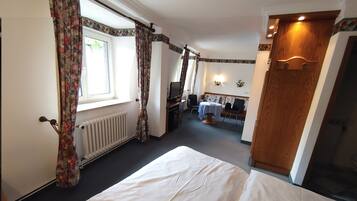 Allergikerbettwaren, Zimmersafe, Schreibtisch, kostenloses WLAN