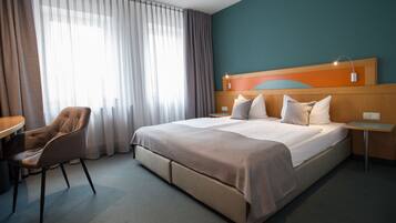 Kamar Double Comfort | Seprai premium, bantalan ekstra lembut, dan meja kerja