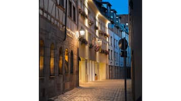 Fassade der Unterkunft – Abend/Nacht
