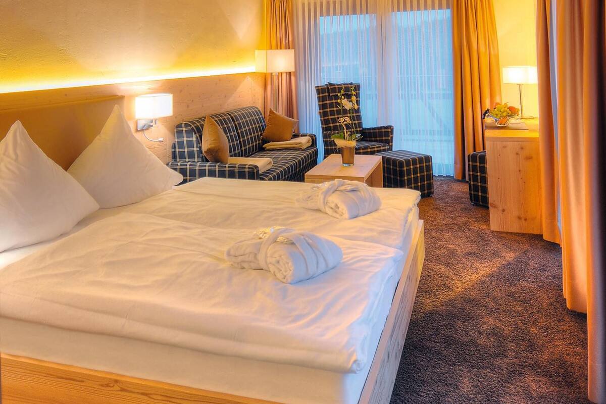 1 bedroom, premium bedding, minibar, in-room safe