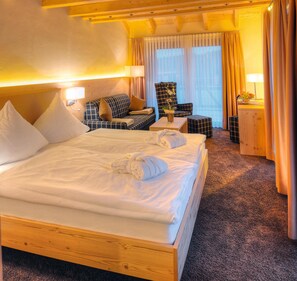 Premium bedding, minibar, in-room safe, desk - Hotel Grüner Wald (Freudenstadt)