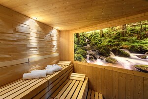 Sauna, bañera de hidromasaje, tratamientos corporales 
