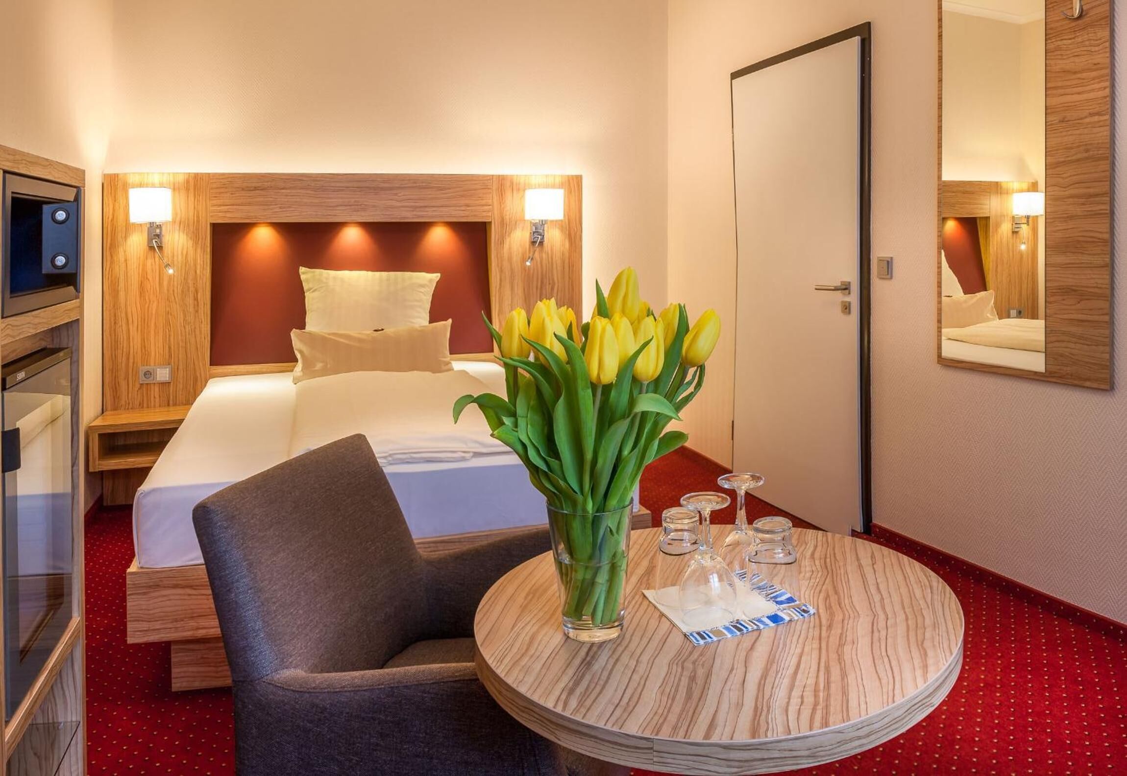 1 bedroom, hypo-allergenic bedding, minibar, individually decorated