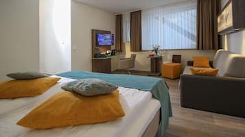 Hypo-allergenic bedding, minibar, individually decorated