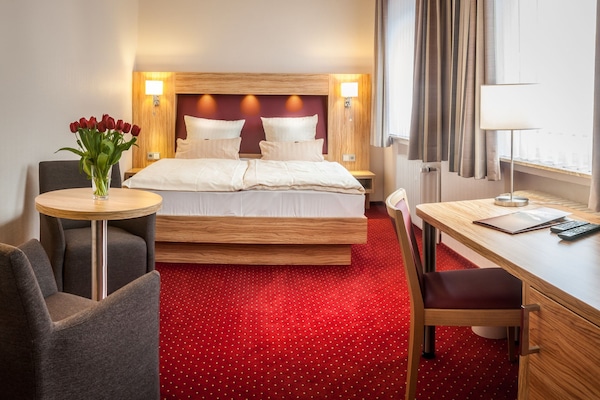 Triple Room | Hypo-allergenic bedding, minibar, individually decorated