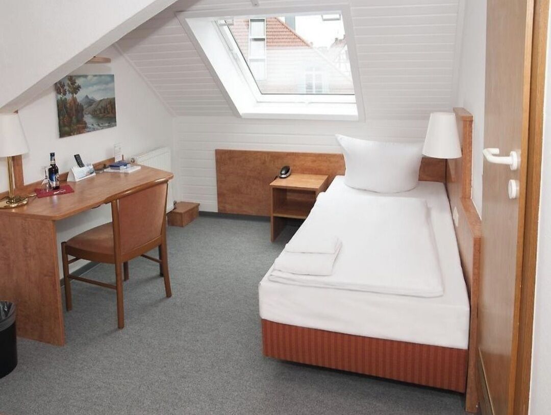 Single Room | Soundproofing, cribs/infant beds, free WiFi, bed sheets