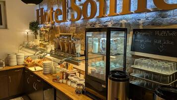 Tägliches inbegriffenes einheimisches Frühstück