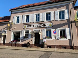 Front of property - Hotel Sonne (Karlsruhe)