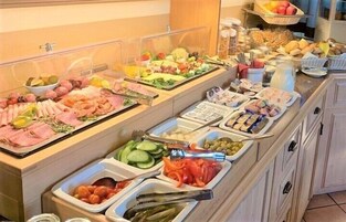 Lunch and dinner served, Modern European cuisine