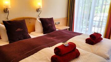 Deluxe Double Room, River View | Desk, iron/ironing board, free WiFi, bed sheets