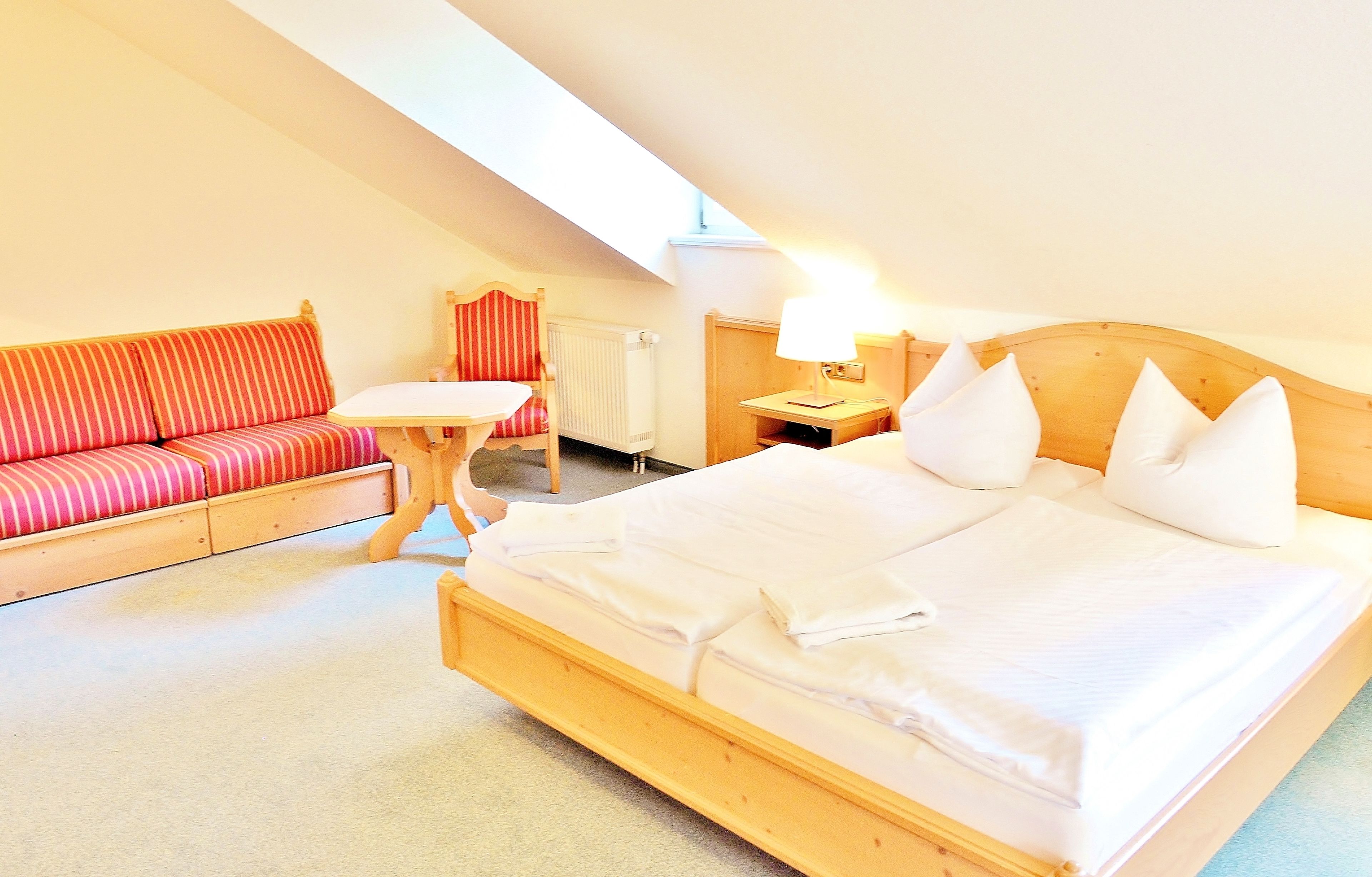 family room, river view (deluxe) | 1 bedroom, desk, iron/ironing board, free wifi