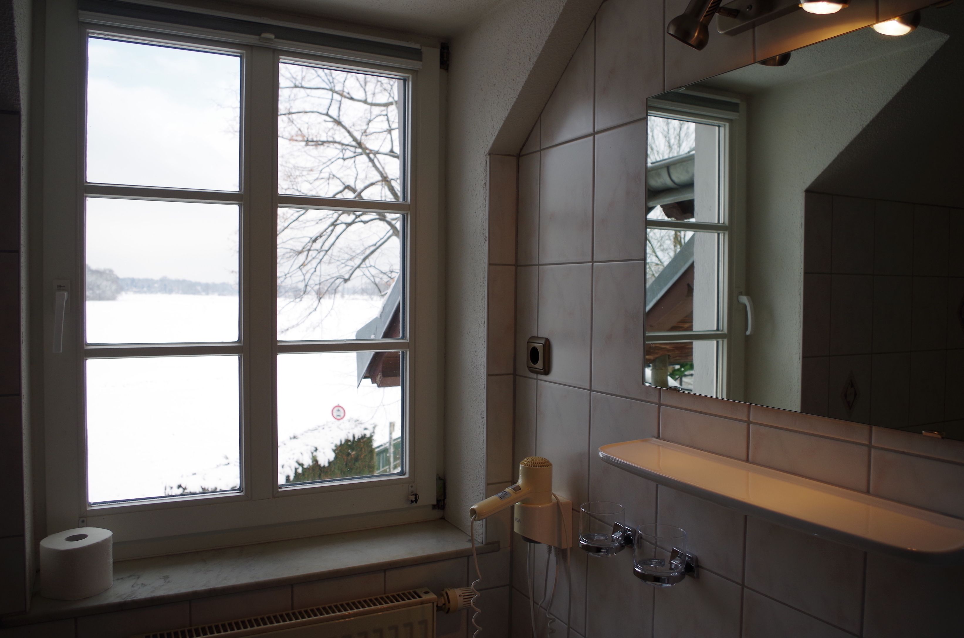 standard double room | bathroom | shower, free toiletries, hair dryer, towels