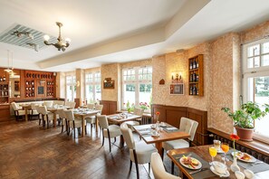 Daily buffet breakfast for a fee - NH Berlin City Ost (Berlin)