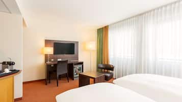 Ropa de cama de alta calidad, camas con pillow-top y minibar