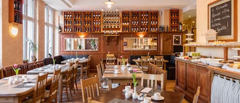 Déjeuner et dßner servis sur place, spécialités Cuisine italienne