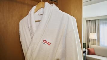 Sengetøy av topp kvalitet, senger med overmadrass og minibar