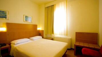 Cofres nos quartos, ferros/tábuas de passar roupa, berços grátis