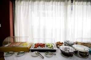 Tägliches inbegriffenes Frühstücksbuffet